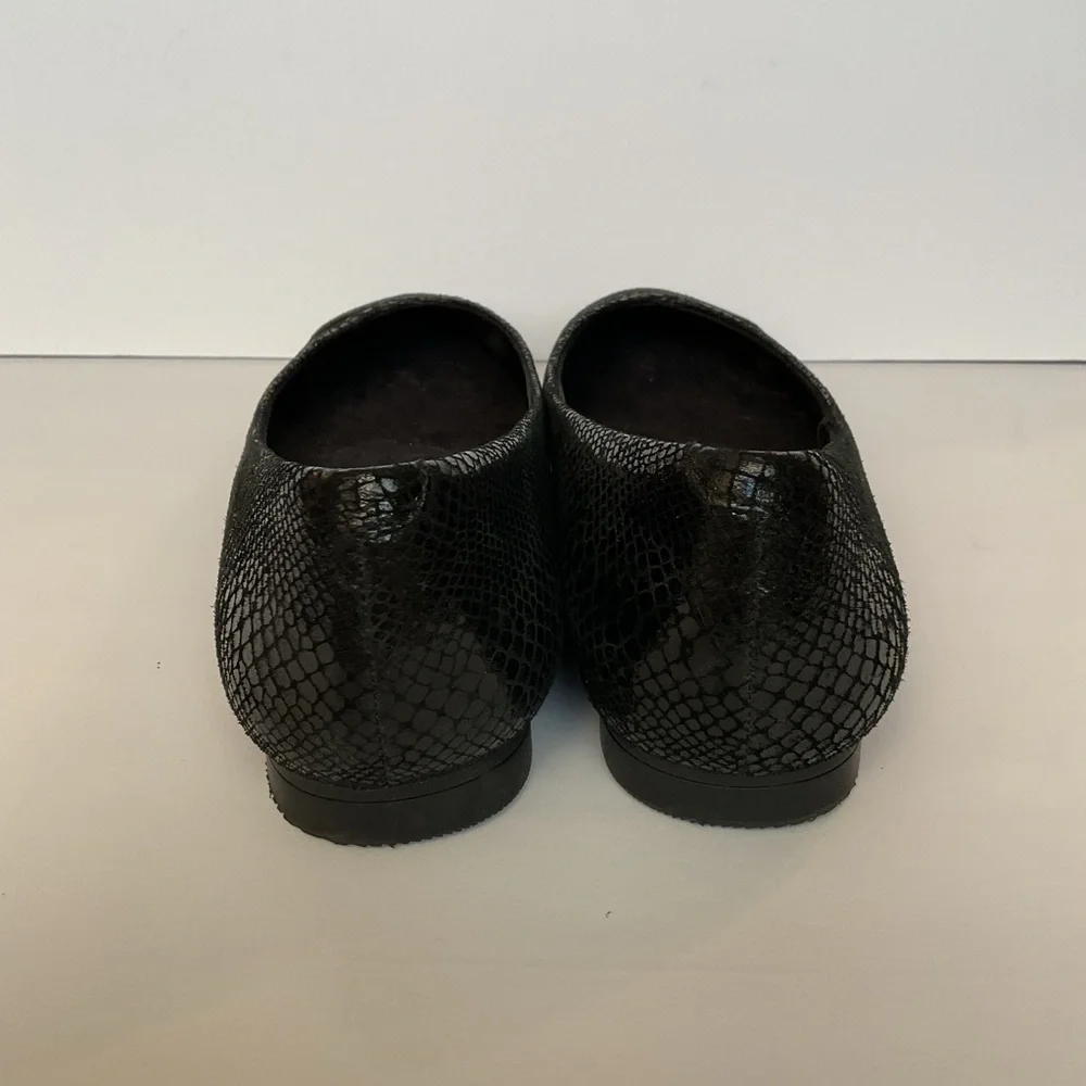 Vionic Shoes Cabello Black Snake Print Pointed Toe Flats Shoes Women's Size 7 - Picture 3 of 12